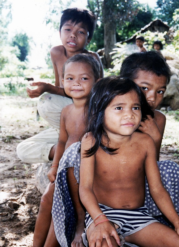 裸族 子供 タンナ島で裸族の村と伝統文化の残る村を訪れる』タンナ島 ...